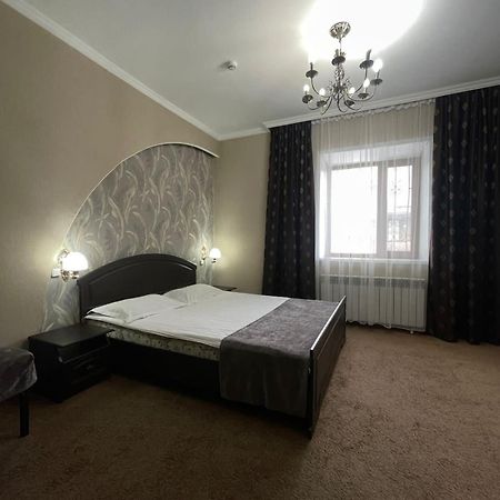 Vip Mini Hotel Semey Exteriör bild