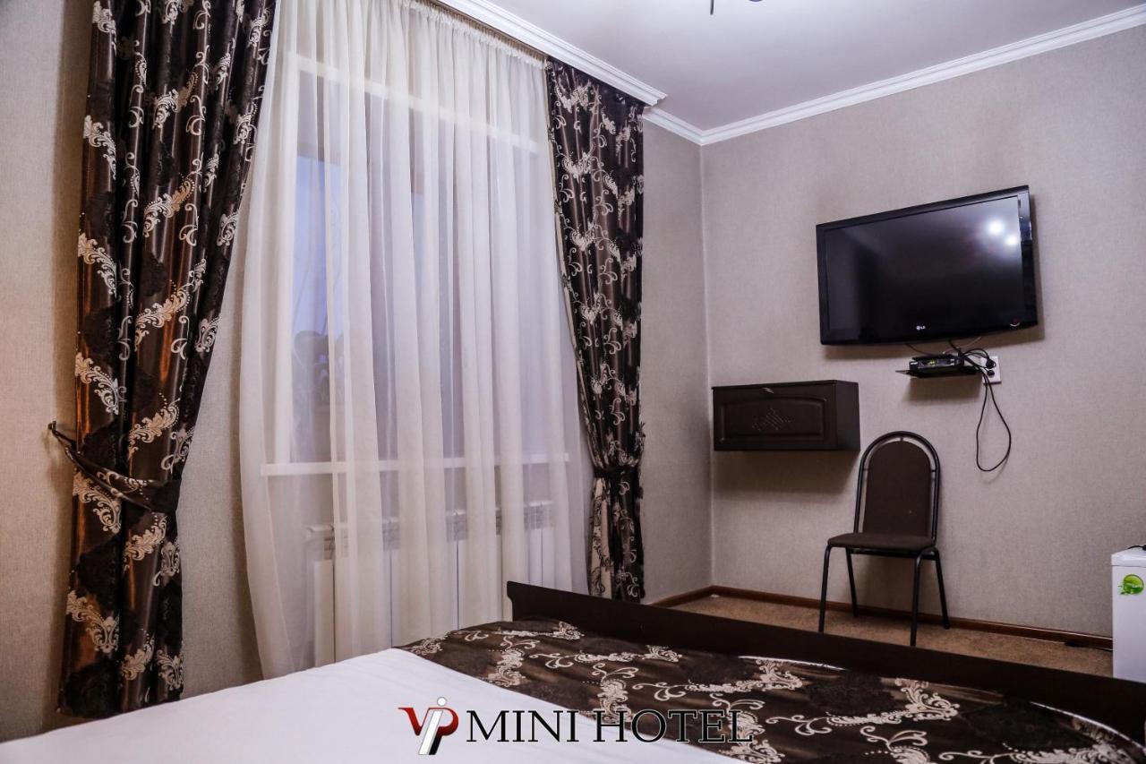 Vip Mini Hotel Semey Exteriör bild