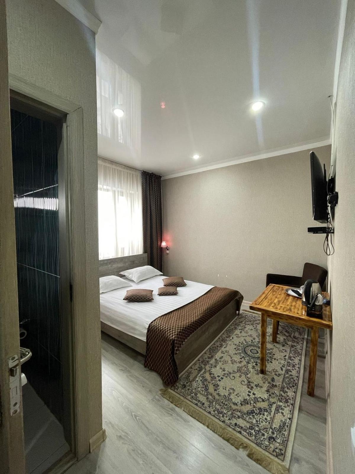 Vip Mini Hotel Semey Exteriör bild