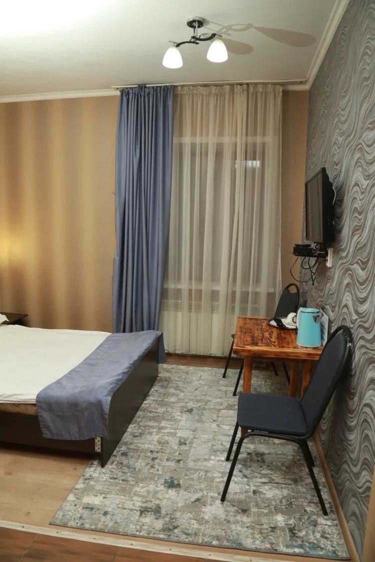 Vip Mini Hotel Semey Exteriör bild