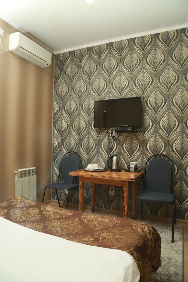 Vip Mini Hotel Semey Exteriör bild