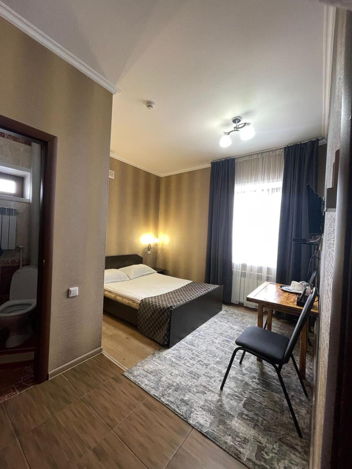 Vip Mini Hotel Semey Exteriör bild