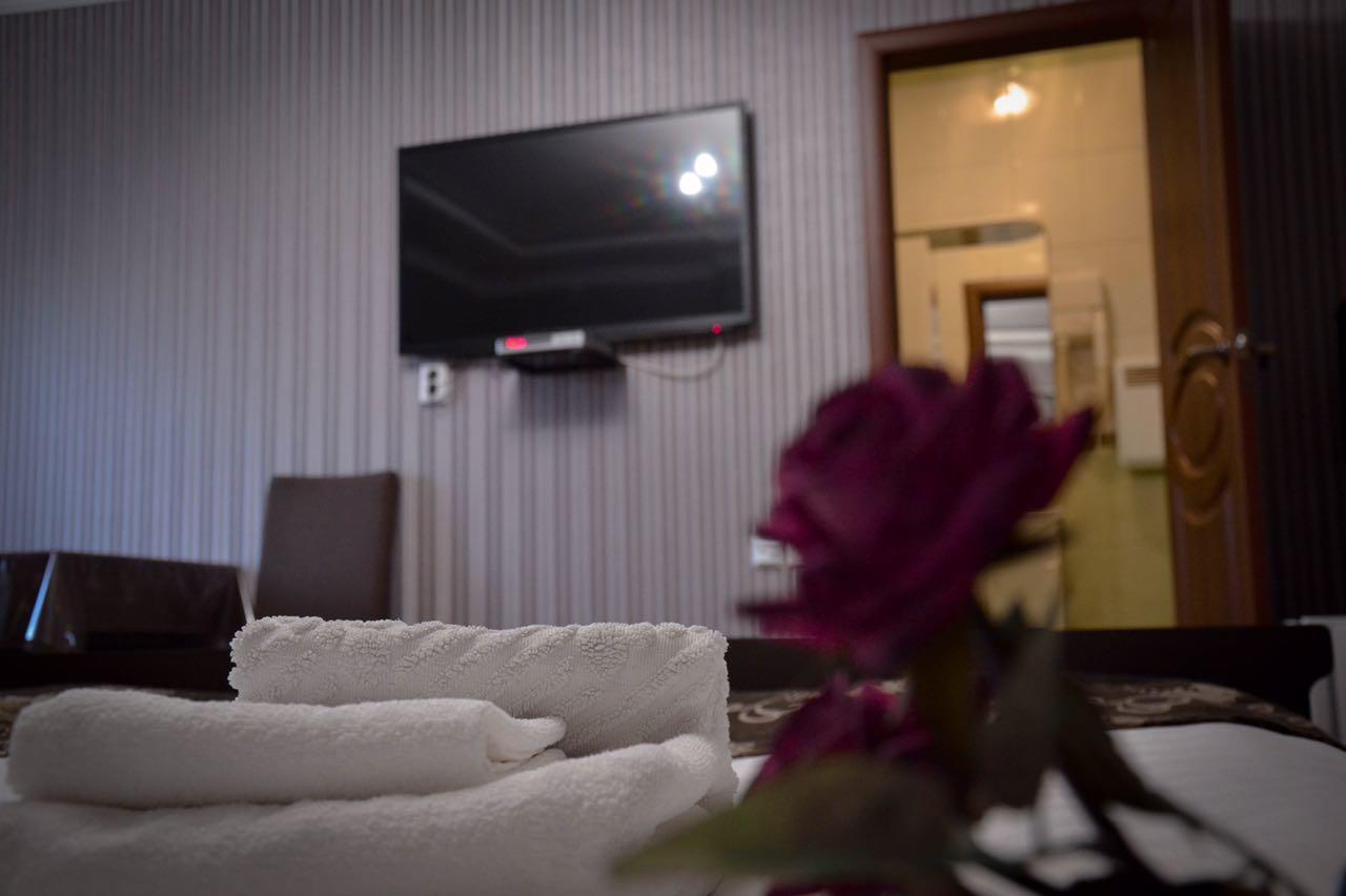 Vip Mini Hotel Semey Exteriör bild