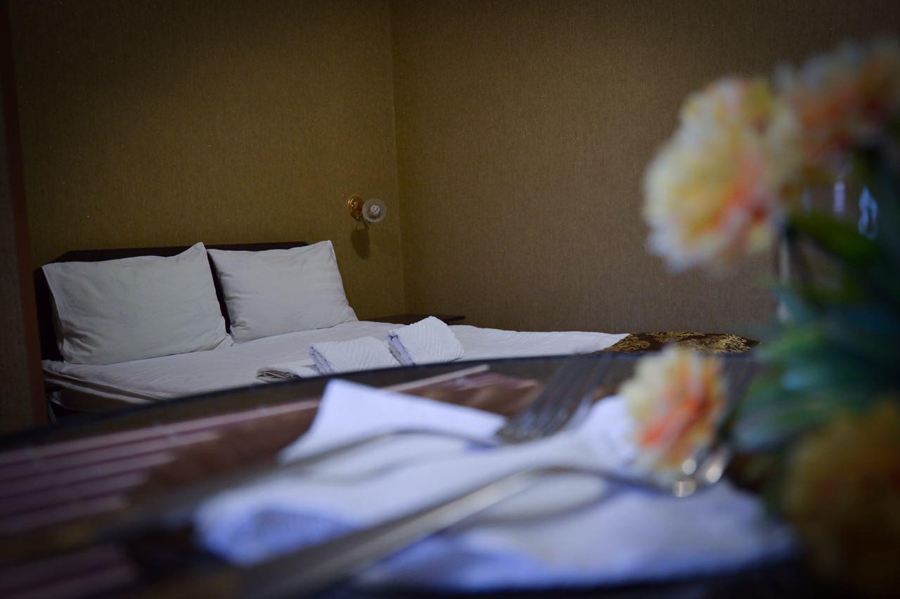 Vip Mini Hotel Semey Exteriör bild