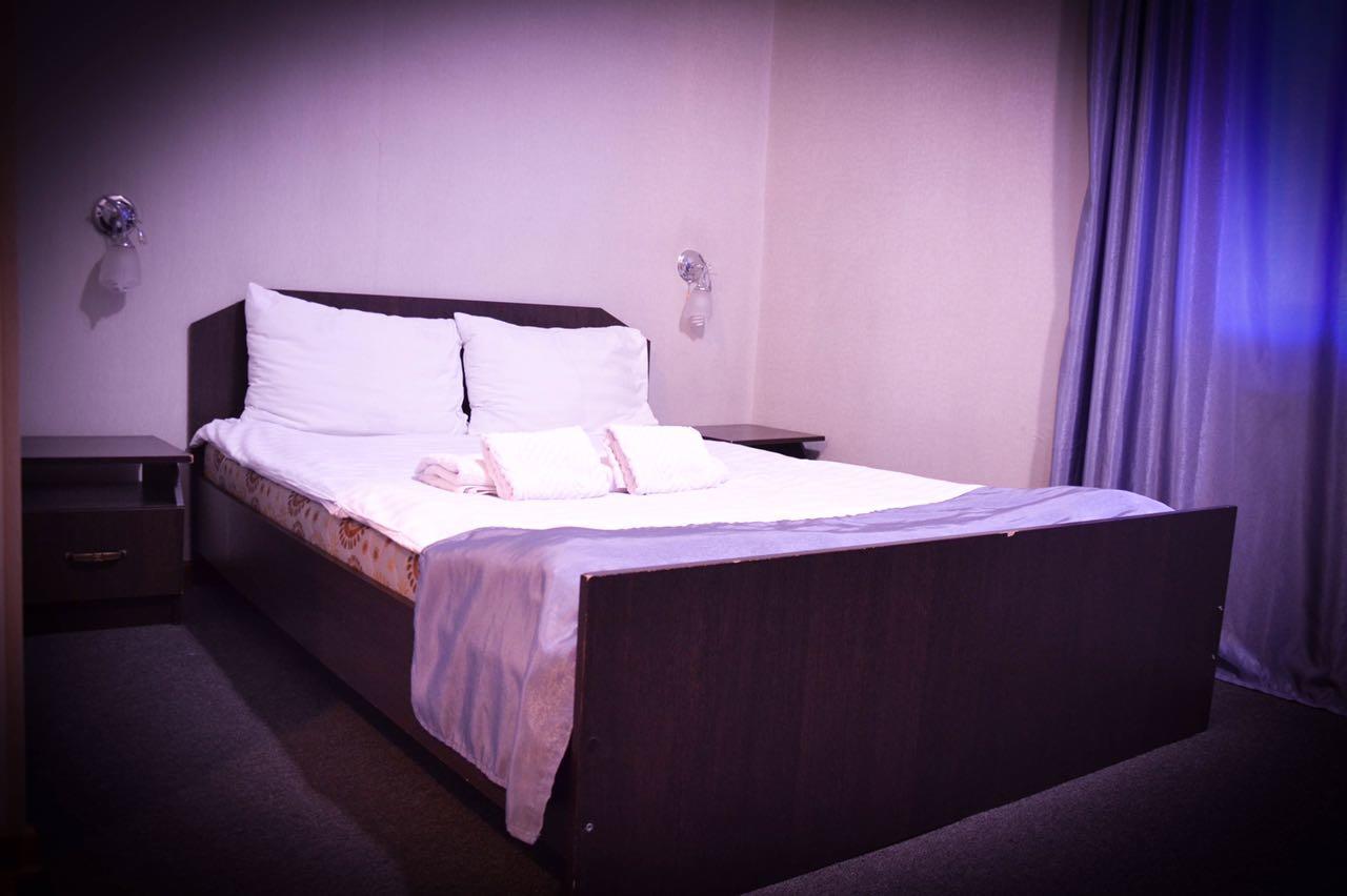 Vip Mini Hotel Semey Exteriör bild