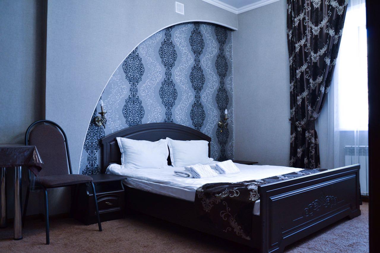 Vip Mini Hotel Semey Exteriör bild