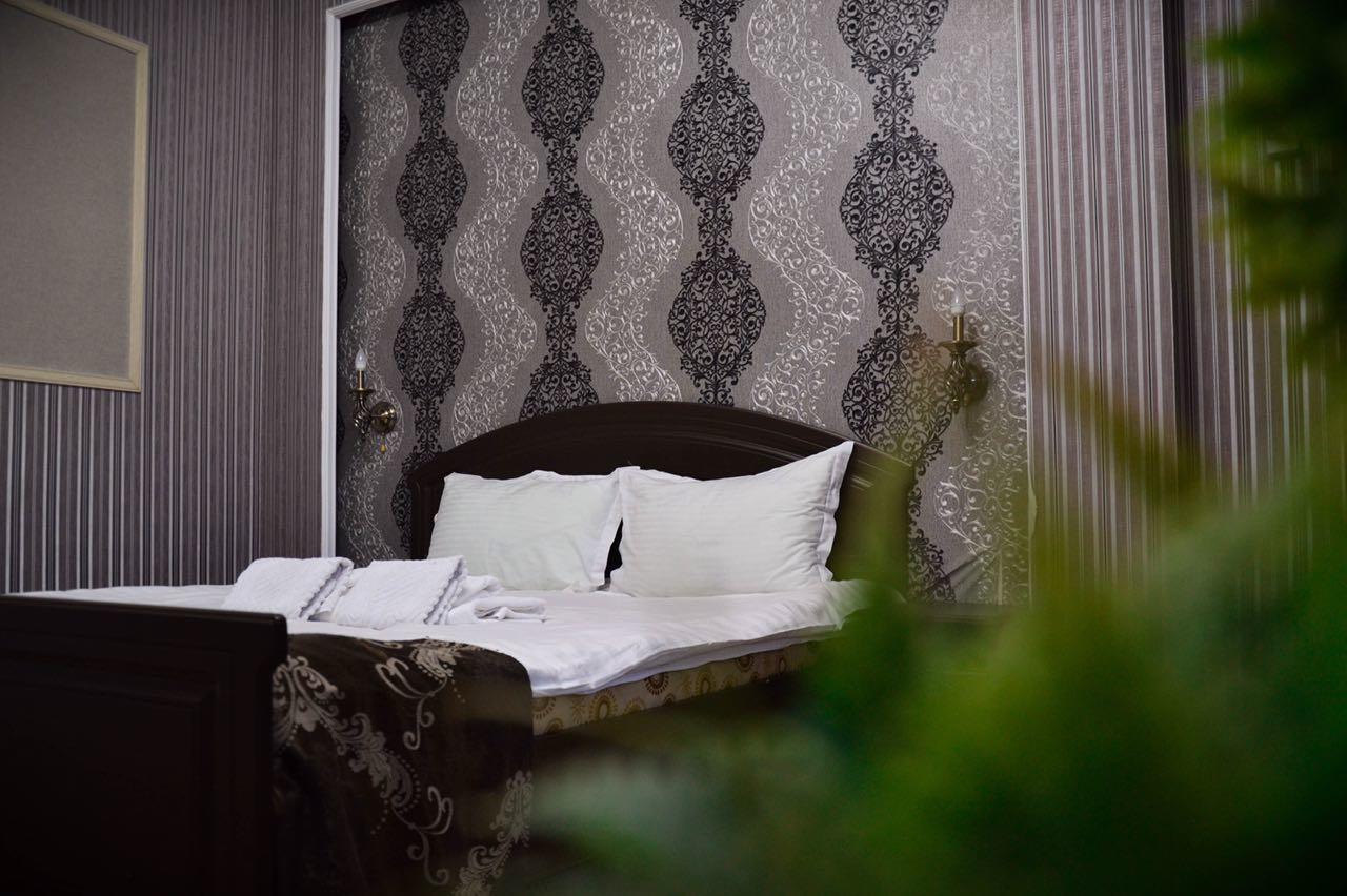 Vip Mini Hotel Semey Exteriör bild
