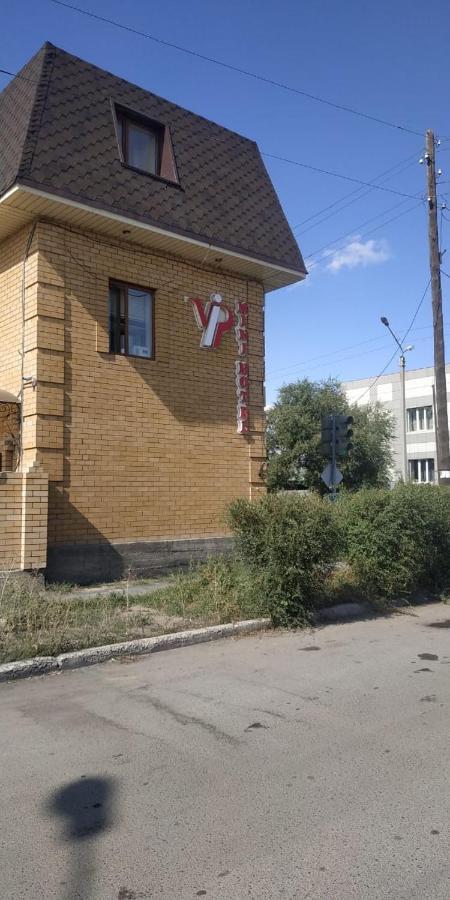 Vip Mini Hotel Semey Exteriör bild